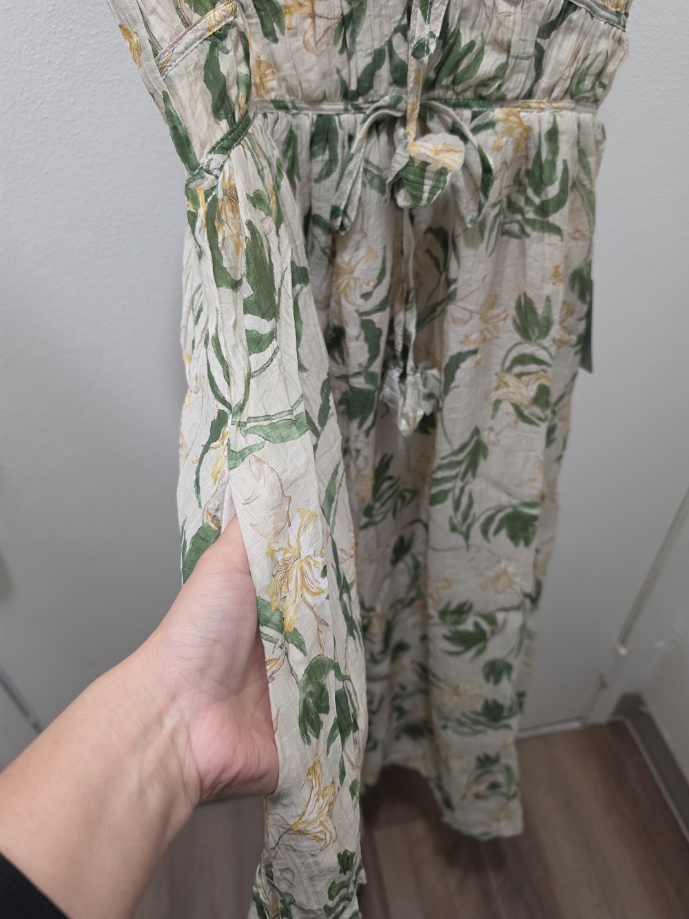 ​En Saison Floral Smocked Midi Dress with Fabric Tassels - NWT - Picture 11 of 14